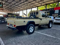 
										Toyota Land Cruiser 79 4.0 Pick-Up full									