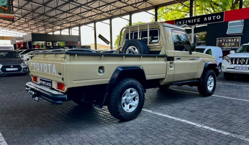 
								Toyota Land Cruiser 79 4.0 Pick-Up full									