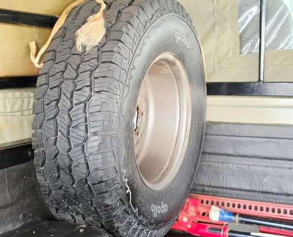 
								Toyota Land Cruiser Pick-Up 4.5 Brutus full									