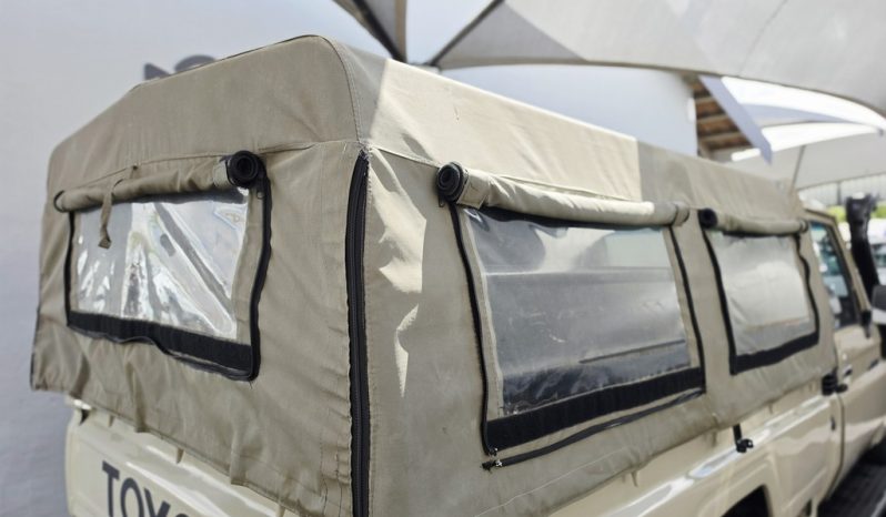 
								Toyota Land Cruiser Pick-Up 4.5 Brutus full									