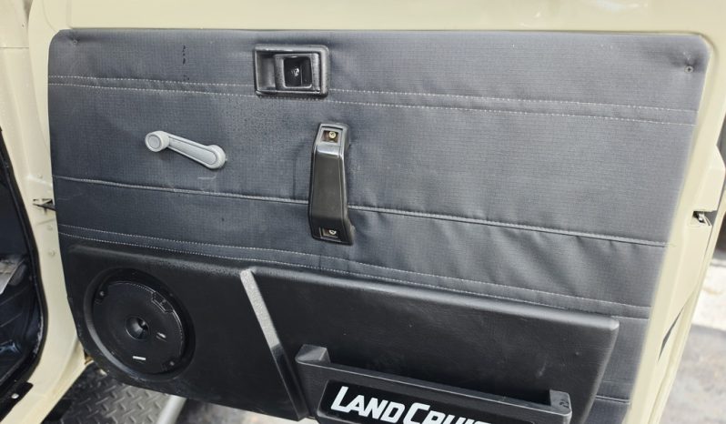 
								Toyota Land Cruiser Pick-Up 4.5 Brutus full									