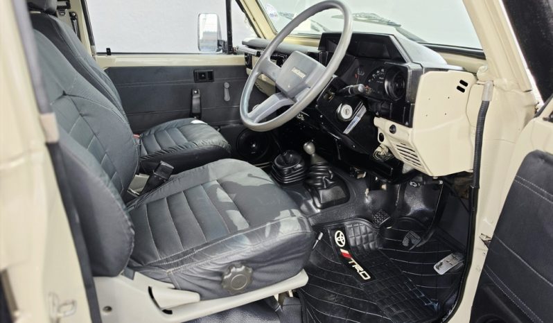 
								Toyota Land Cruiser Pick-Up 4.5 Brutus full									