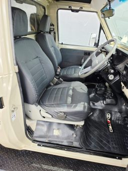 
										Toyota Land Cruiser Pick-Up 4.5 Brutus full									