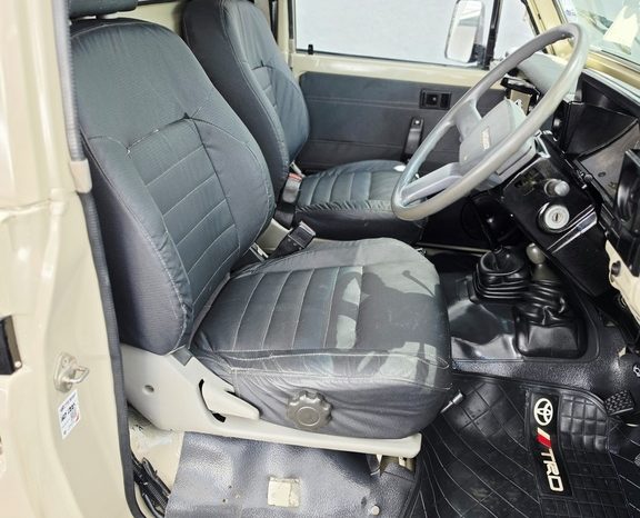 
								Toyota Land Cruiser Pick-Up 4.5 Brutus full									