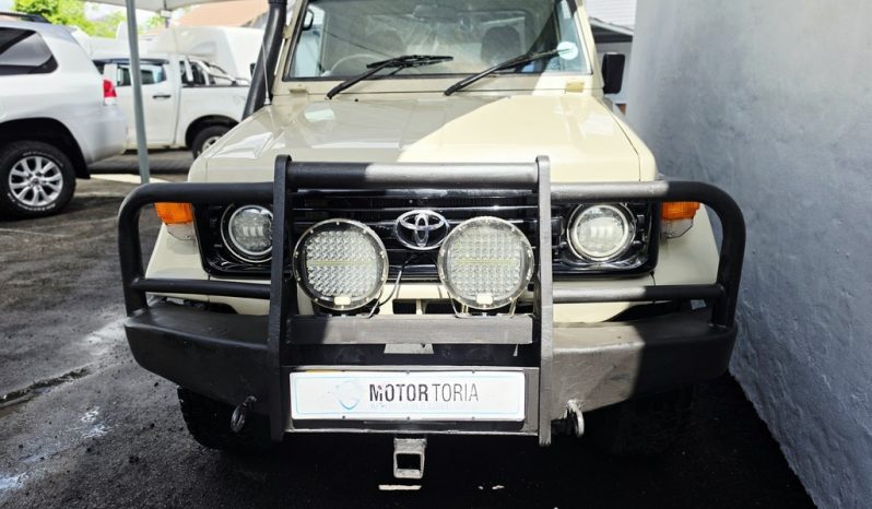 
								Toyota Land Cruiser Pick-Up 4.5 Brutus full									