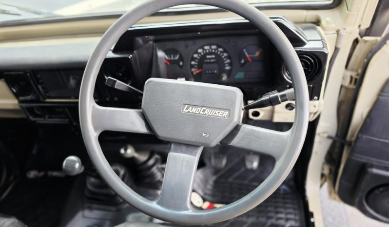 
								Toyota Land Cruiser Pick-Up 4.5 Brutus full									