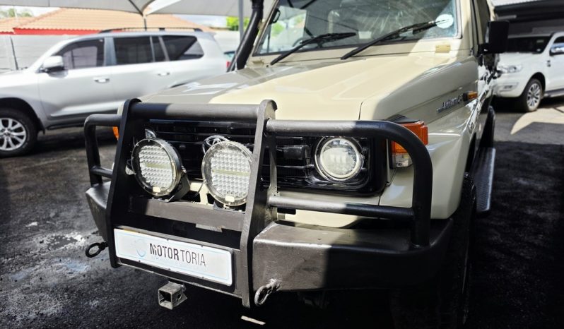 
								Toyota Land Cruiser Pick-Up 4.5 Brutus full									