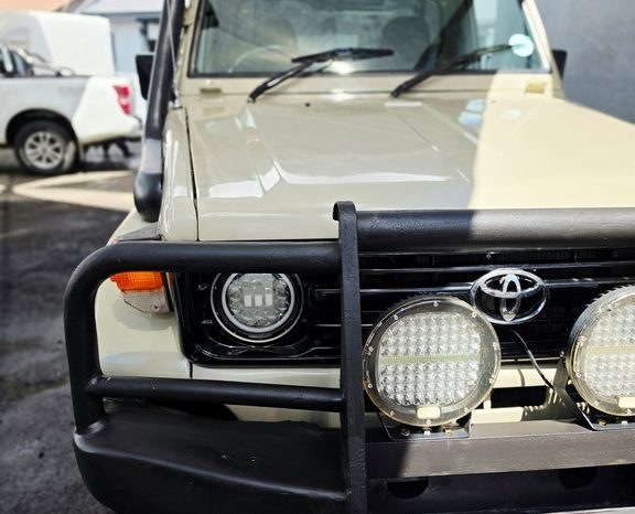 
								Toyota Land Cruiser Pick-Up 4.5 Brutus full									