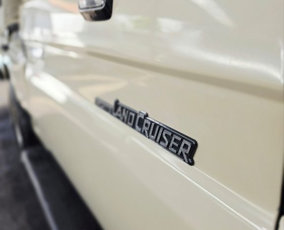 
								Toyota Land Cruiser Pick-Up 4.5 Brutus full									