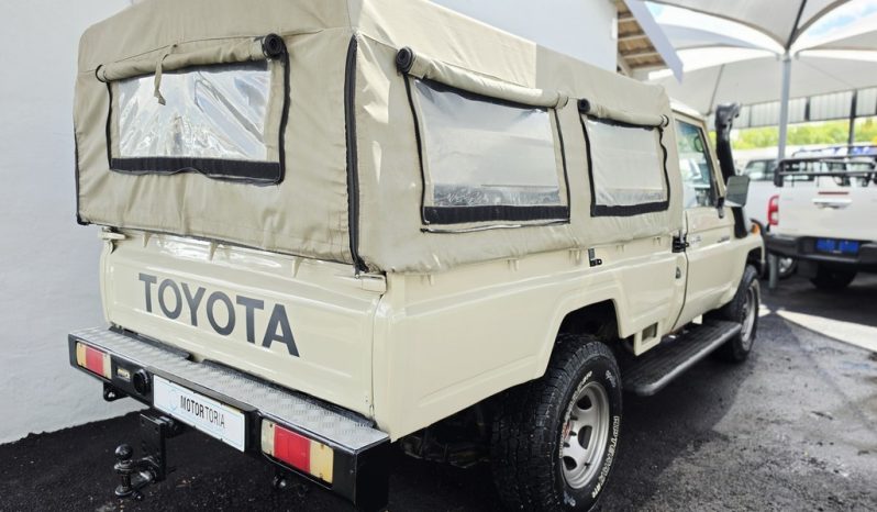 
								Toyota Land Cruiser Pick-Up 4.5 Brutus full									