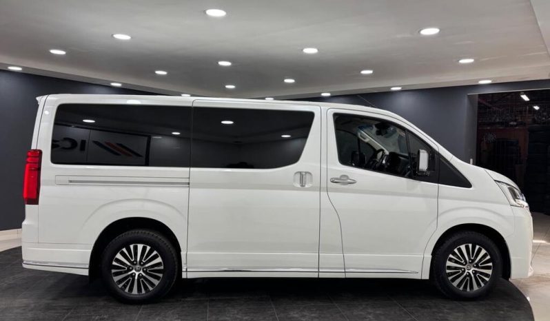 
								Toyota Quantum 2.8 Lwb Vx 6 Seater full									