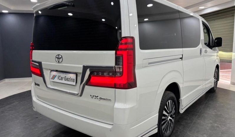 
								Toyota Quantum 2.8 Lwb Vx 6 Seater full									