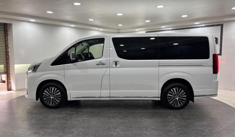 
								Toyota Quantum 2.8 Lwb Vx 6 Seater full									