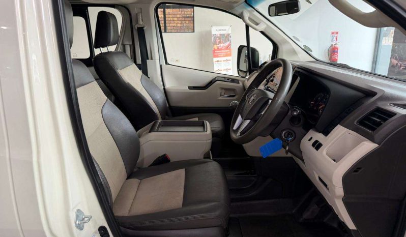 
								Toyota QUANTUM/HIACE QUANTUM 2.8 GL 11 SEAT full									