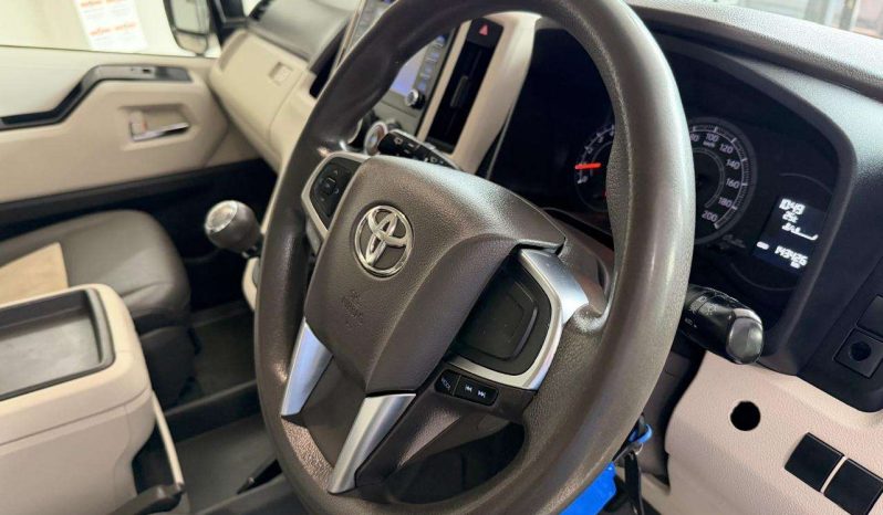 
								Toyota QUANTUM/HIACE QUANTUM 2.8 GL 11 SEAT full									