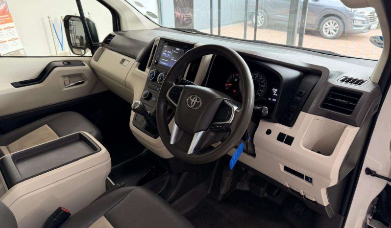 
								Toyota QUANTUM/HIACE QUANTUM 2.8 GL 11 SEAT full									