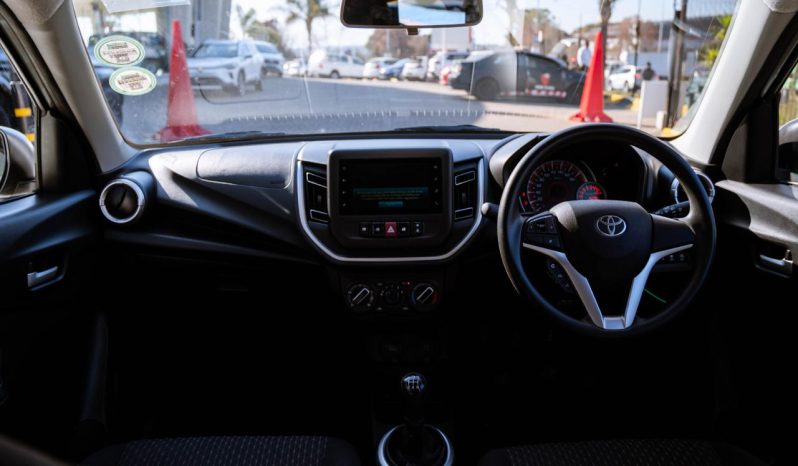 
								Toyota Vitz 1.0 XR Manual full									