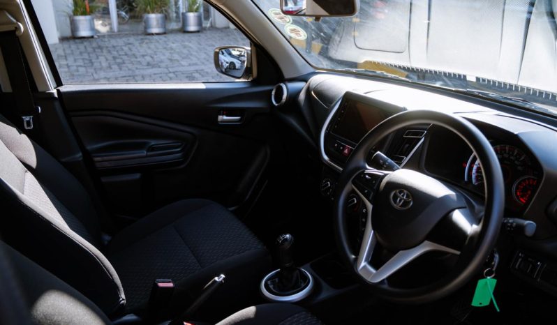 
								Toyota Vitz 1.0 XR Manual full									