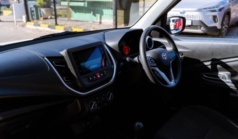 
								Toyota Vitz 1.0 XR Manual full									