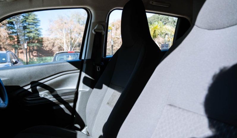 
								Toyota Vitz 1.0 XR Manual full									