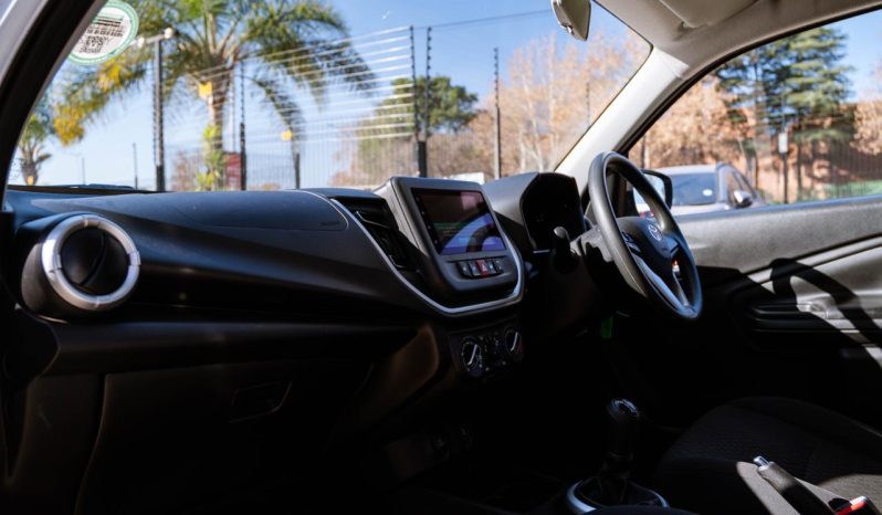 
								Toyota Vitz 1.0 XR Manual full									