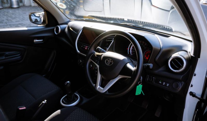 
								Toyota Vitz 1.0 XR Manual full									