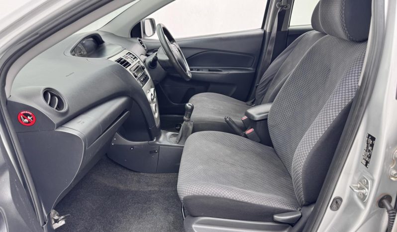 
								Toyota Yaris Sedan 1.3 T3+ Sedan full									