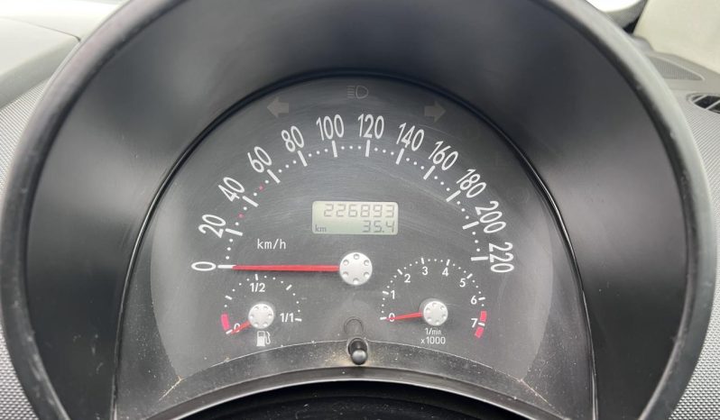 
								Volkswagen Beetle 2.0 Cabriolet full									