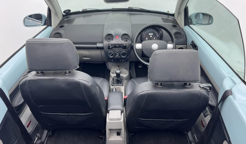 
								Volkswagen Beetle 2.0 Cabriolet full									