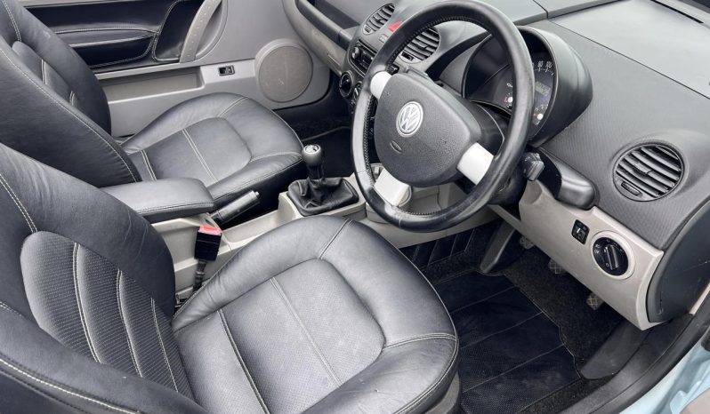 
								Volkswagen Beetle 2.0 Cabriolet full									