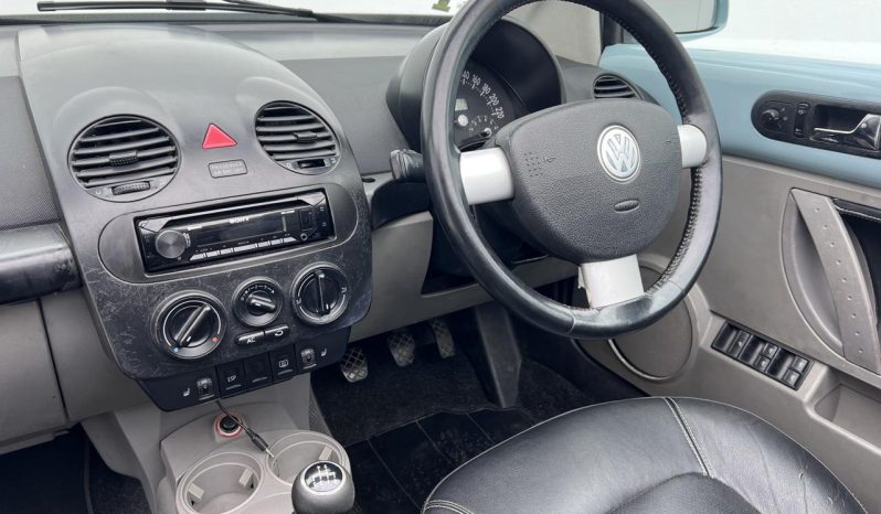 
								Volkswagen Beetle 2.0 Cabriolet full									