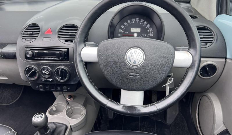 
								Volkswagen Beetle 2.0 Cabriolet full									