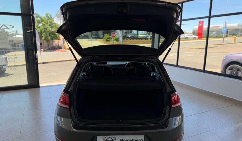 
								Volkswagen GOLF 4 / 5 / 6/ 7/ 8 GOLF VII 1.0 TSI TRENDLINE full									