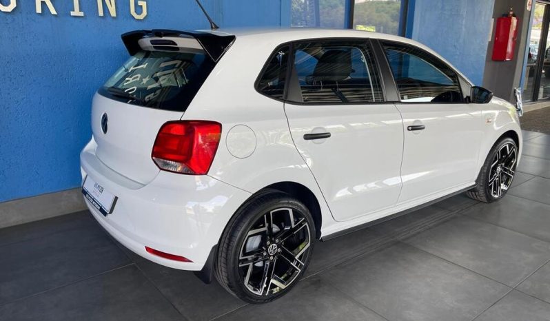 
								Volkswagen Polo Vivo Hatch 1.4 Comfortline full									