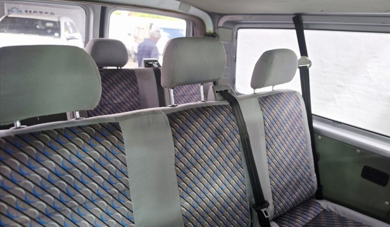 
								Volkswagen T5 Kombi 2.5 Tdi Swb Tiptronic full									