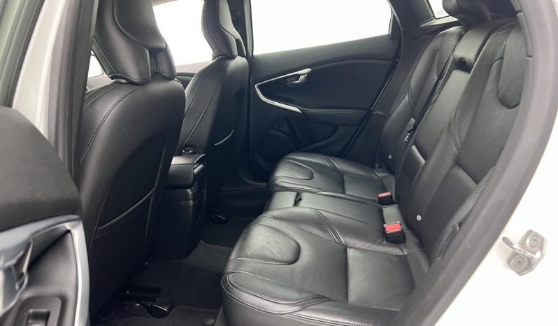 
								Volvo V40 T3 R-Design full									
