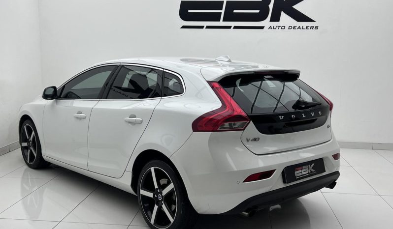 
								Volvo V40 T3 R-Design full									