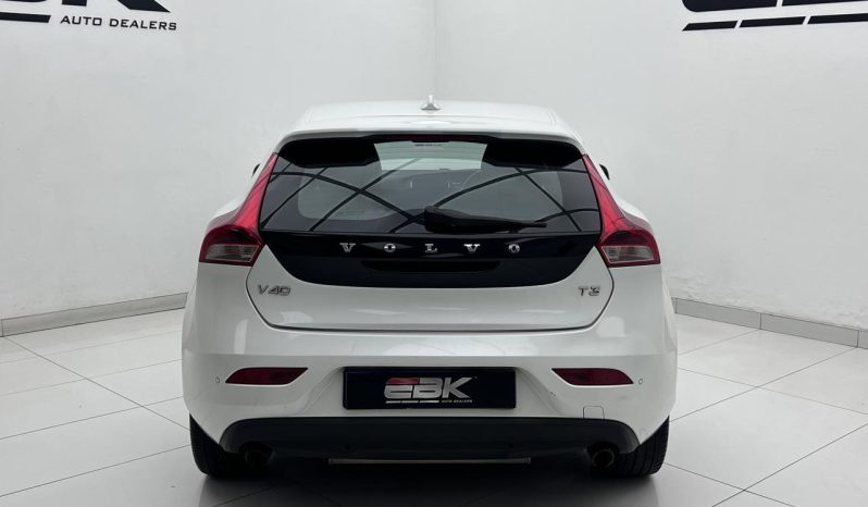 
								Volvo V40 T3 R-Design full									