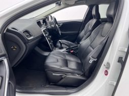 
										Volvo V40 T3 R-Design full									