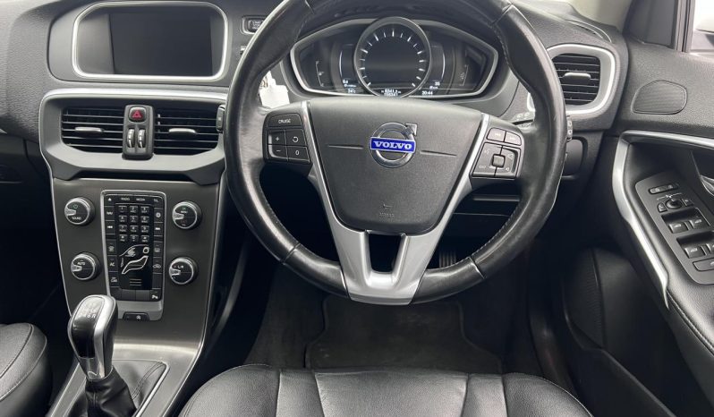 
								Volvo V40 T3 R-Design full									
